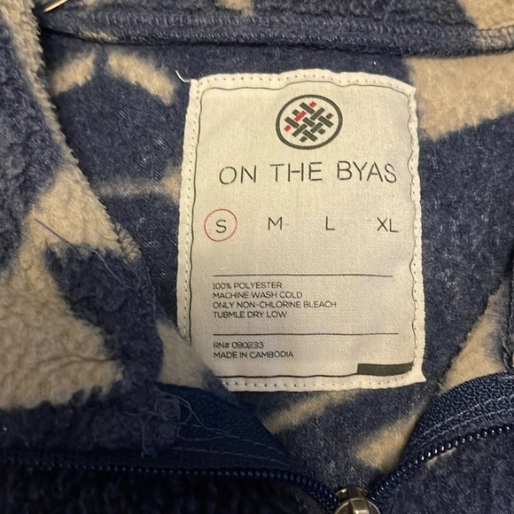 On the Bayas western/Aztec print Men’s Small full zip pocket shacket navy&cream - Picture 4 of 7